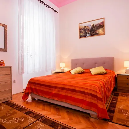 Emanuel Apartment *