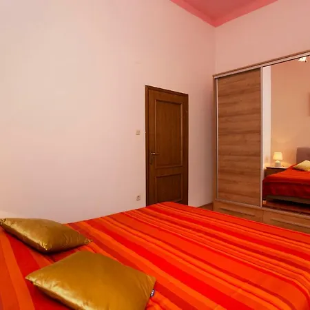Emanuel Apartment *