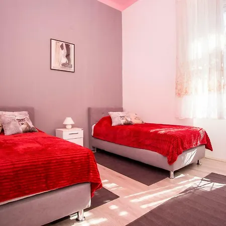 Emanuel Apartment *